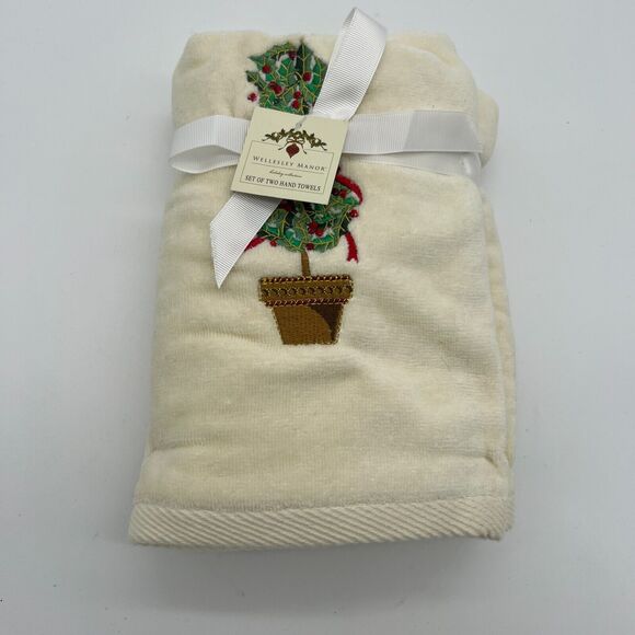 Wellesley Manor Christmas White Red Hand Towels Set of 2 Topiary - Picture 1 of 3